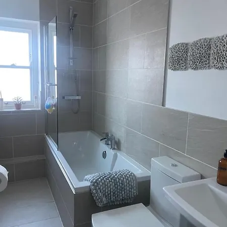 Shrimp - 3 Bed Renovated With Stunning Sea Views *