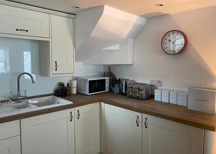 Shrimp - 3 Bed Renovated With Stunning Sea Views Holiday home *