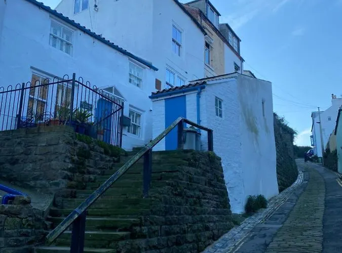 Shrimp - 3 Bed Renovated With Stunning Sea Views Holiday home Staithes